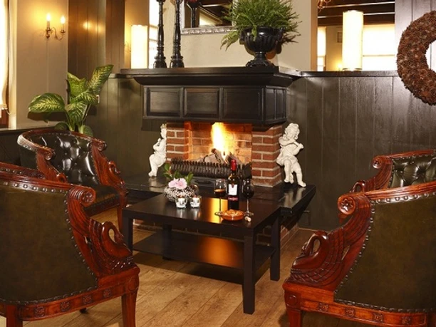 Victoria_Lounge_01.jpg
