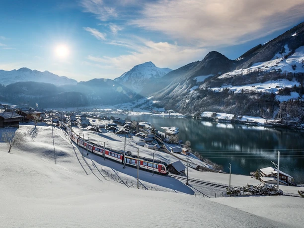 Winterzauber im Luzern–Interlaken Express