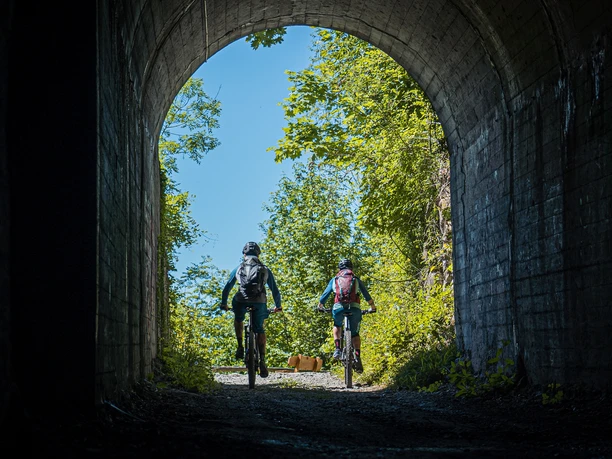 Tunnel beim Aufstieg in Stans