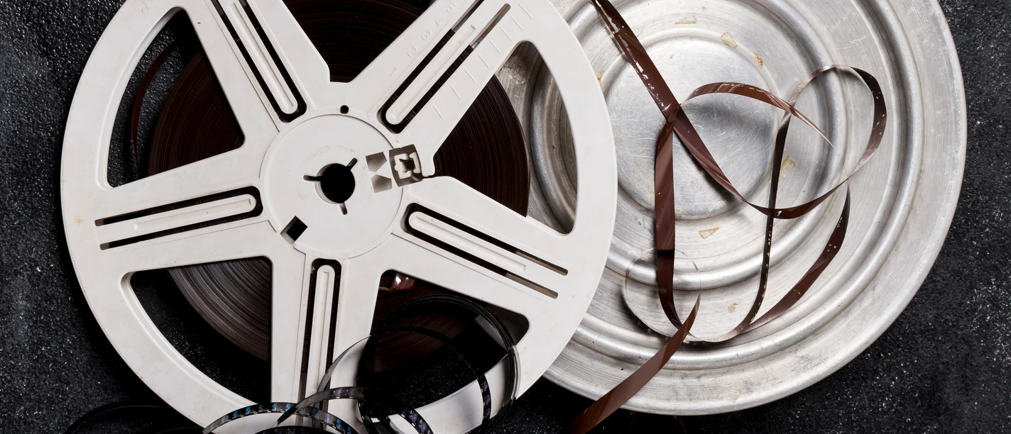 BiografieundFilm-gedreht,freepik.jpg Filmrollen mit einem Filmband