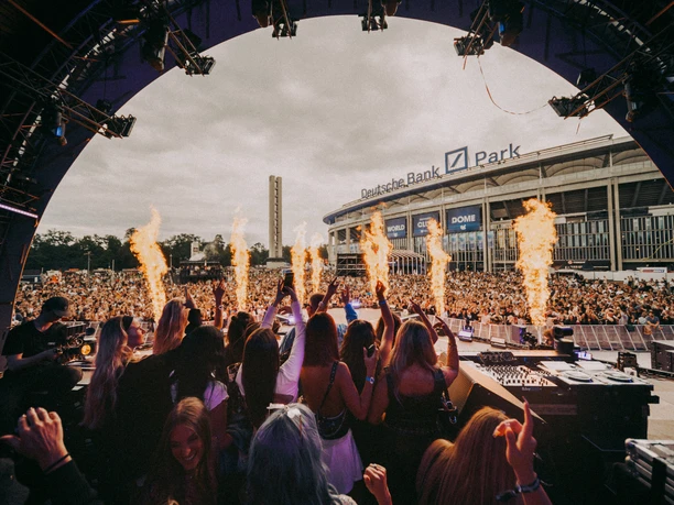 World Club Dome - Auftritt Open‑Air‑Konzert vor dem Deutsche Bank Park in Frankfurt