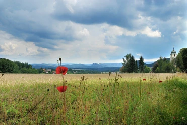 Kirche Papstdorf Man sieht die Kirche in Papstdorf