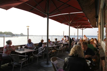 strandcafe-terrasse-meer