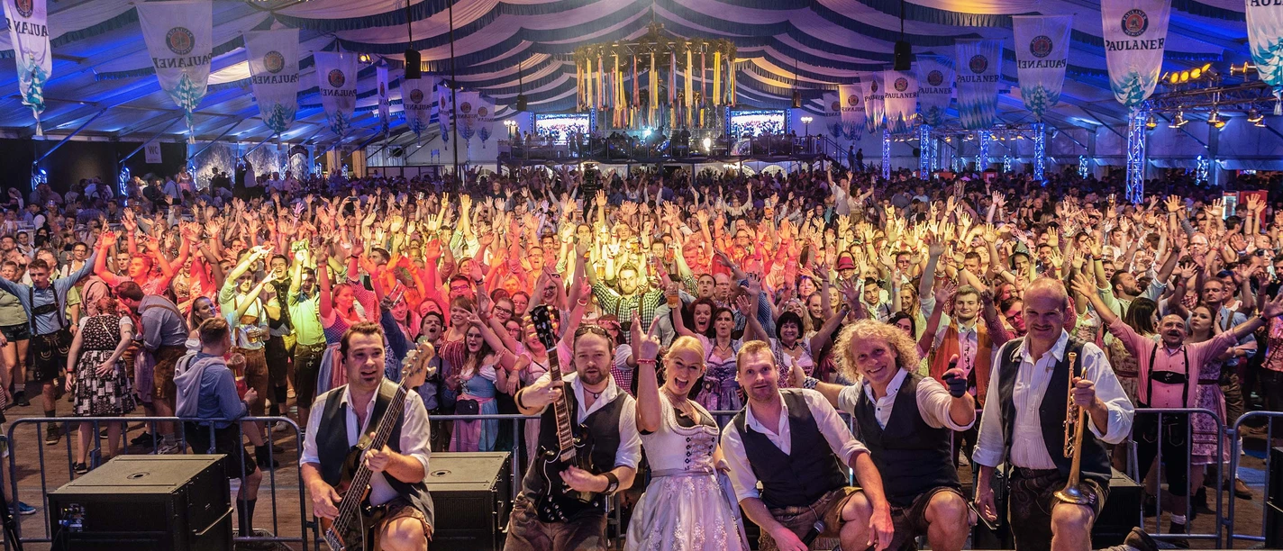 Okotoberfest Hollage - 089-band_hollage_2019.jpg