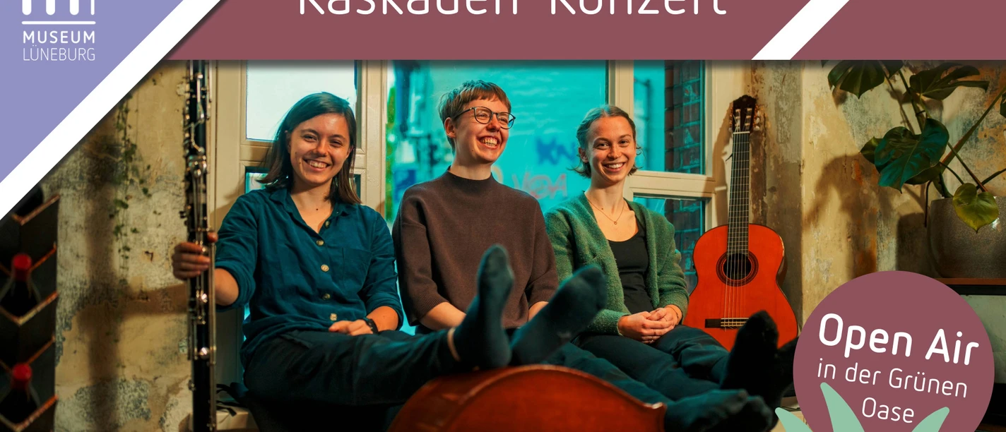 Kaskaden-Konzert im Museum Lüneburg mit "Junait" Kaskaden-Konzert im Museum Lüneburg: das Trio "Junait" posiert mit ihren Instrumenten: einer Gitarre, einem Kontrabass und einer Klarinette