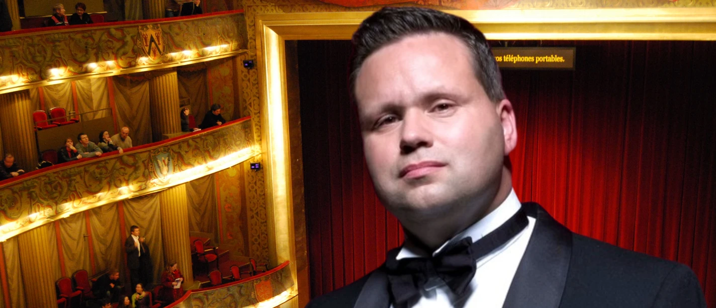 Paul Potts quer-Kitae Kim.jpeg Sänger Paul Potts in einem schicken Theater