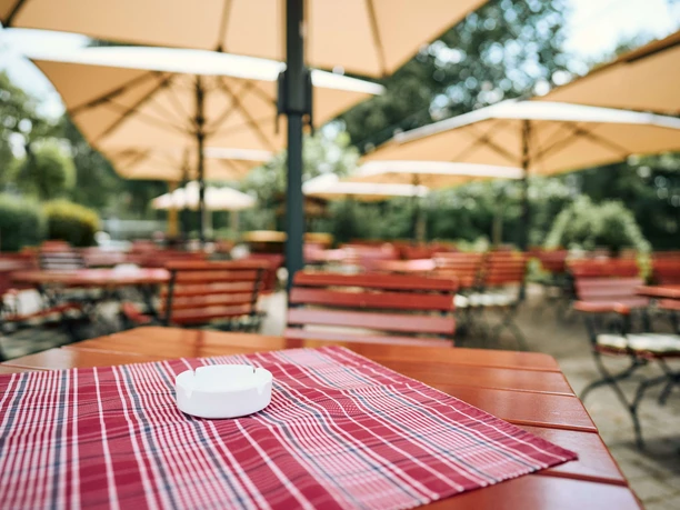 Gemütlicher Biergarten im Restaurant Kleine Schweiz in Velbert Gemütlicher Biergarten im Restaurant Kleine Schweiz in Velbert