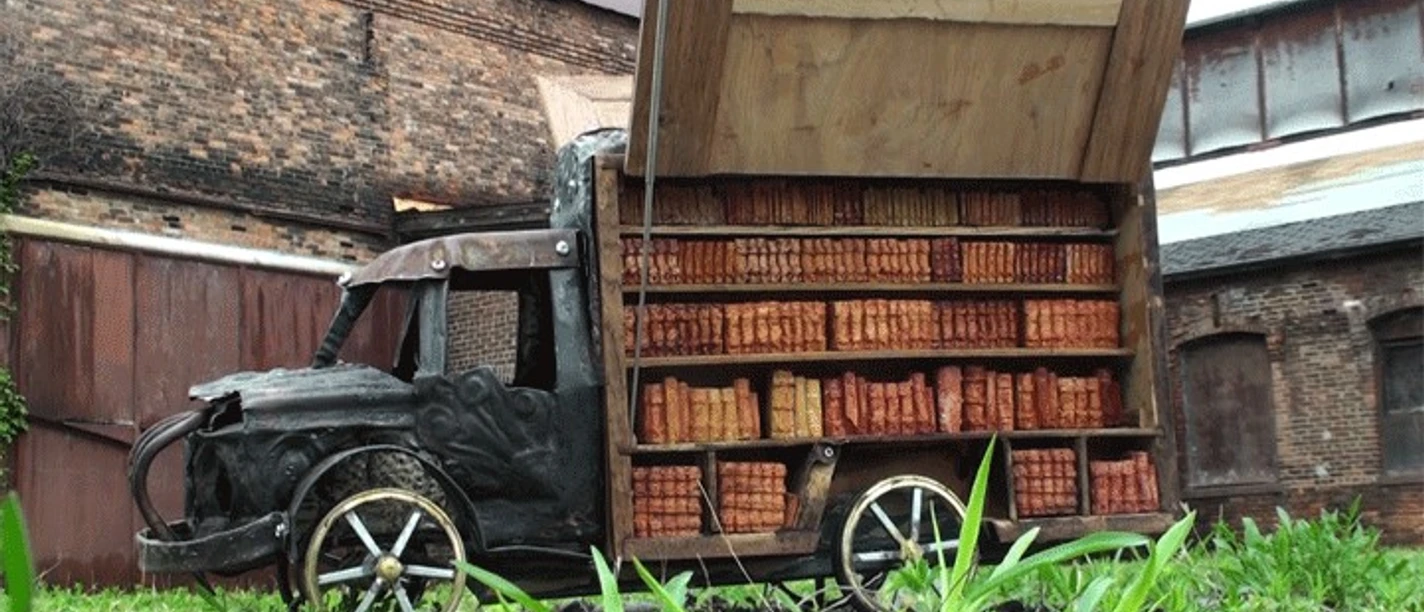Bookmobile-for-Dreamers_Lothar-Osterburg.jpg