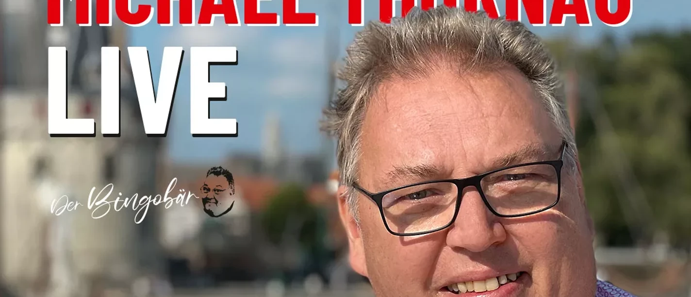 bingo-fest der tausend laternen.webp Plakat für Michael Thürnau LIVE. Porträt des Moderators vor einer unscharfen Stadtansicht.