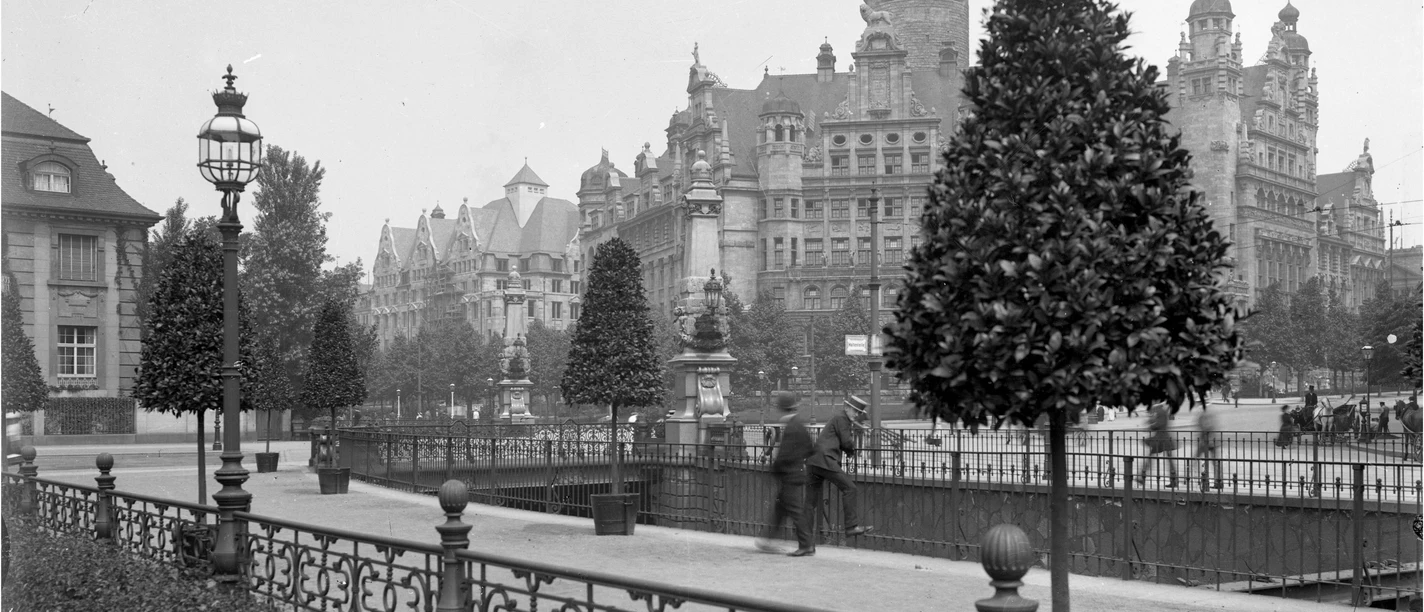 Leipzig_BlickNeuesRathaus_PaulWolff_um1915.jpg
