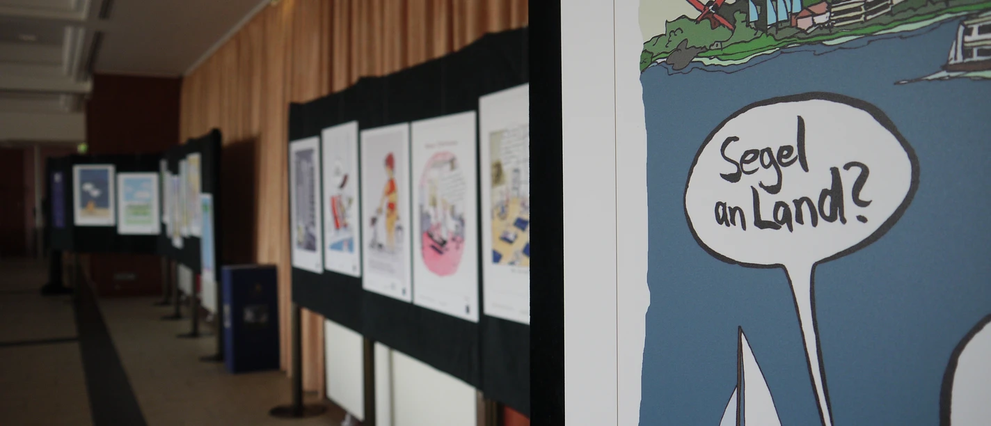 segel an land.JPG A look at the exhibition "The Golden Sail," with a focus on a cartoon: "Sail on Land?"
