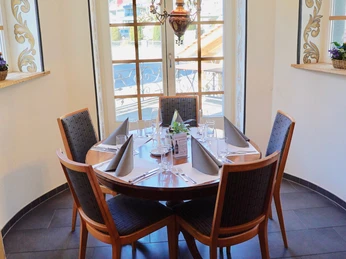 chalet-beizli-rund-tisch