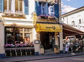 happy-inn-brasserie-aussen