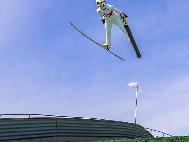 FIS Cup 2025 CarolineHurschler 29 Mauro Ausschnitt