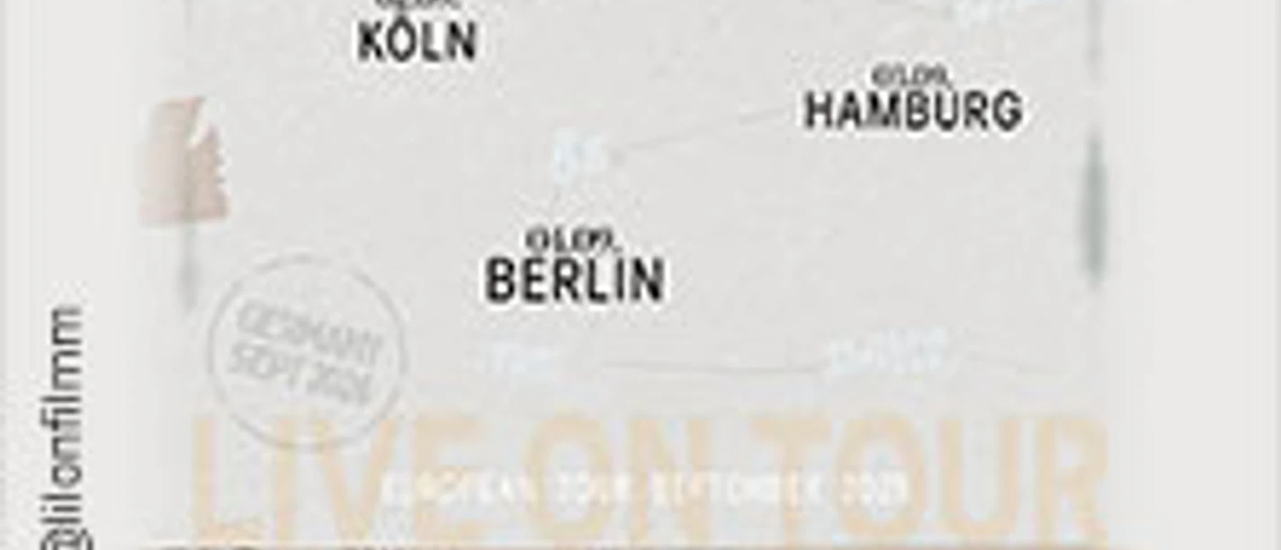 Poster zur Tour mit Titel, genannten Städten und einer unbekannten Person vor Landschaft