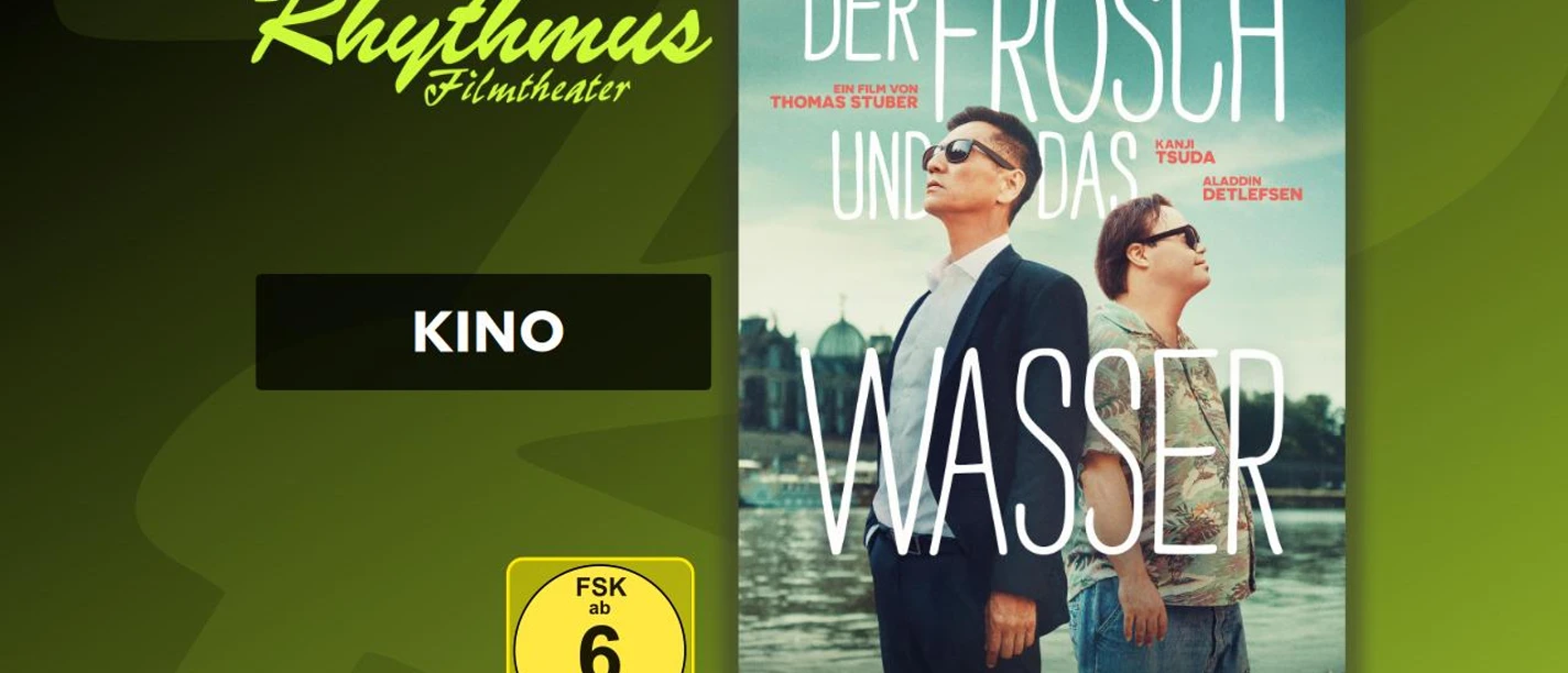 filmplakat-derfroschunddaswasser.jpg Filmplakat Der Frosch und das Wasser: Zwei Männer Rücken an Rücken am Ufer