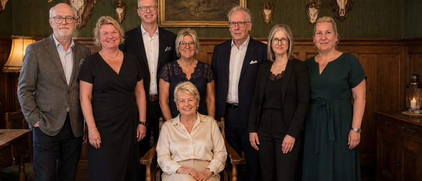 Speelkoppel Heimatverein Rastede.jpeg Gruppenfoto des Ensembles des plattdeutschen Theaters "Een - twee - dree - Männerfree".