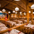 restaurant-spycher-innen-saal-buehne-hauptbild