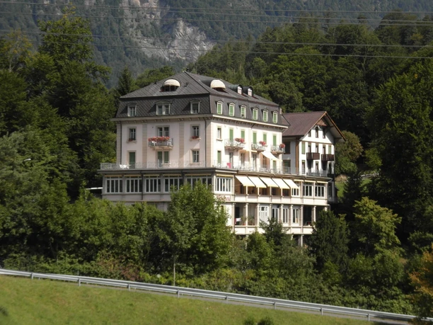 hotel-unspunnen-aussenansicht