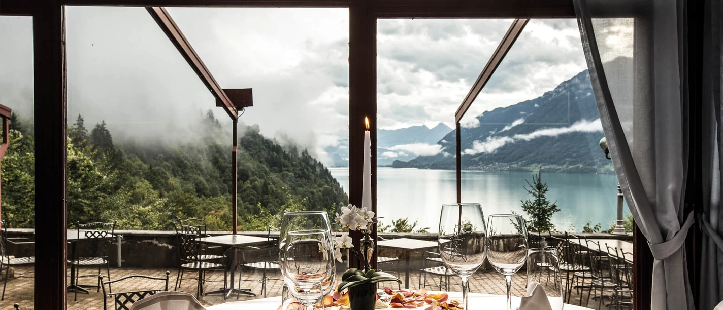 grandhotel-giessbach-restaurant-les-cascades-terrasse