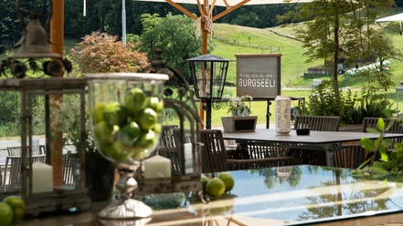 hotel-restaurant-burgseeli-terrasse-sommer
