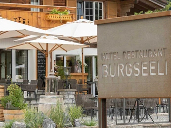 hotel-restaurant-burgseeli-tafel-terrasse