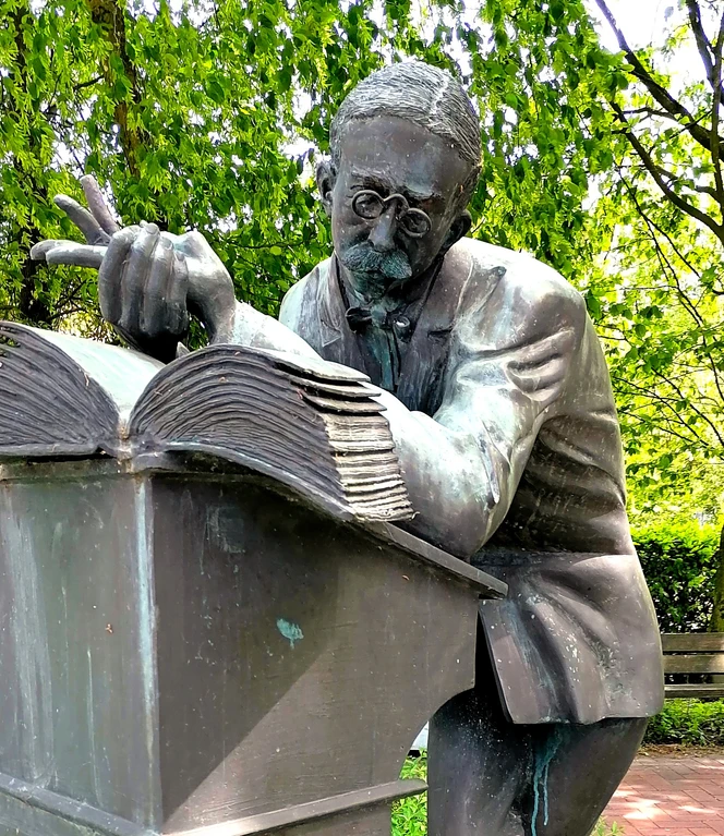 Trautmann-Denkmal in Werlte_quer, bearbeitet.jpg
