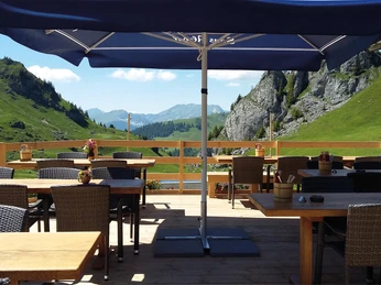 berggasthaus-stierenberg-terrasse-aussicht