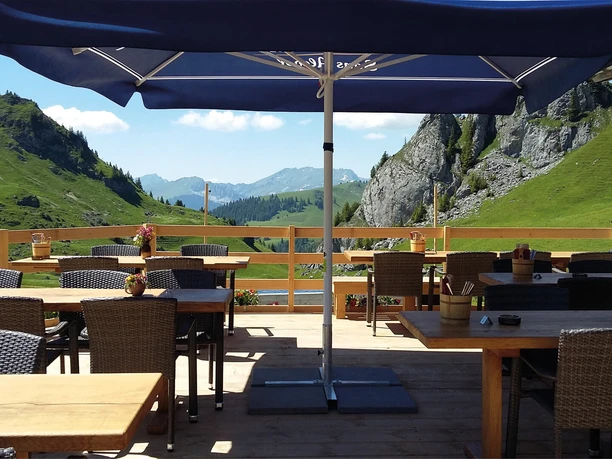 berggasthaus-stierenberg-terrasse-aussicht