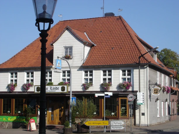 Buitenaanzicht van Restaurant Zur Linde Hankensbüttel