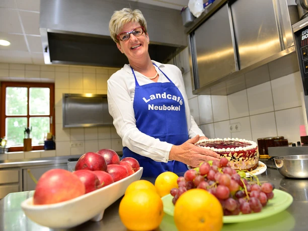 Einblick in die Küche im Landcafé Neubokel Einblick in die Küche im Landcafé Neubokel