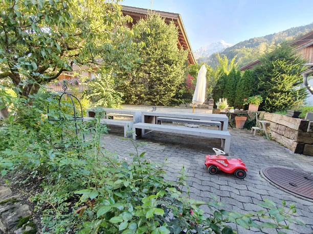 hotel-cafe-restaurant-rosengaertli-leissigen-sitzplatz