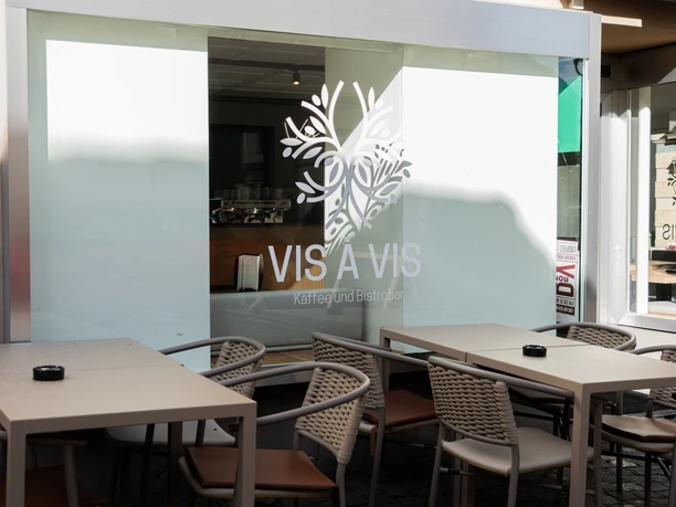 Vis à Vis coffee and bistro bar