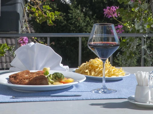 krone-spiez-gericht-terrasse