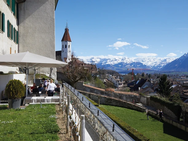 schlossberg-thun-terrasse
