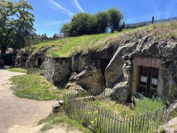 Höhlenwohnungen Langenstein Höhlenwohnungen Langenstein