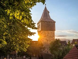 Kehrwiederturm_Fachwerkviertel_Sonnenuntergang_Sommer_Foto_Max_Wiesenbach_(CC-BY)_WEB.jpg