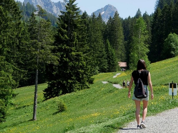 Gemütliche Wanderung auf dem Flanierweg