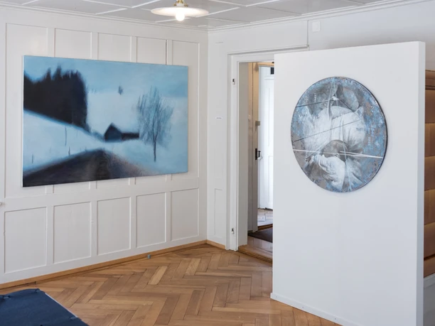 Blick in die Ausstellung mit Werken von Andrea Muheim und Irene Bisang. Foto Galerie Stans, Christian Hartmann