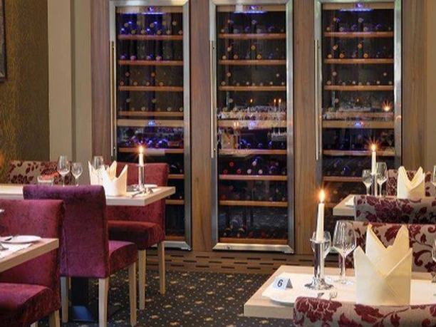 Hotel Am Schloss Aurich Weinregal Hotel Am Schloss Aurich Weinregal