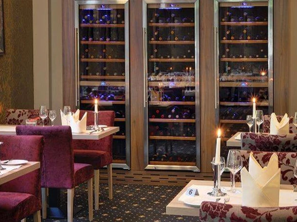 Hotel Am Schloss Aurich Weinregal Hotel Am Schloss Aurich Weinregal