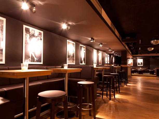 Sitzmöglichkeiten in der TANZBAR Aurich Sitzmöglichkeiten in der TANZBAR Aurich
