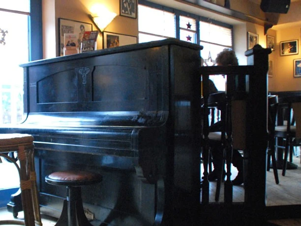 Brasserie Aurich Piano Brasserie Aurich Piano