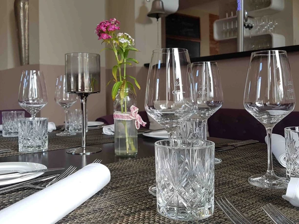 celle-restaurant-esszimmer-gedeck