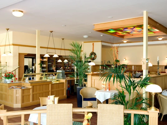 cafe-in-der-wandelhalle-innen