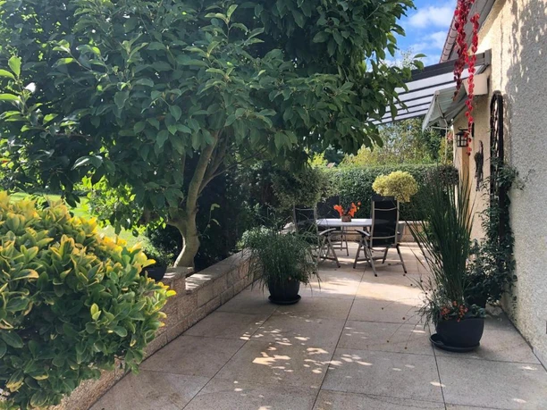 Terrasse (sichtgeschützt)