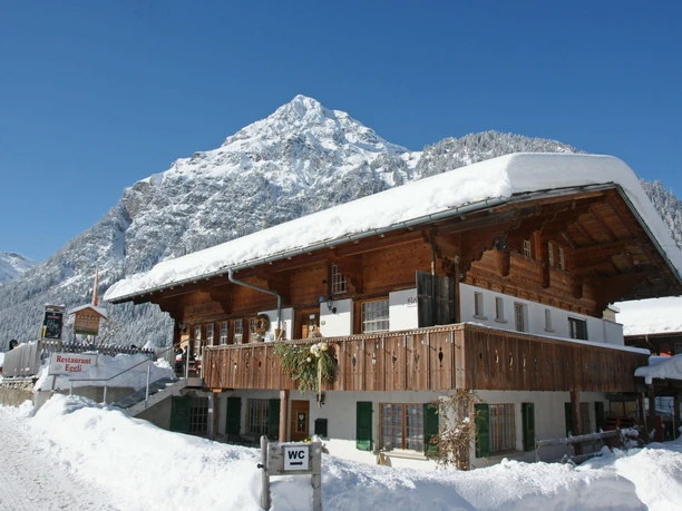 Exterior view of the Eggli Restaurant in winter