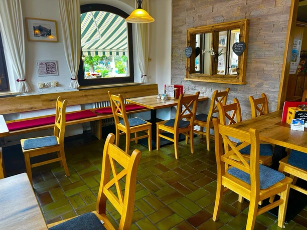 Cafe Restaurant Edelweiß Innenraum .jpeg