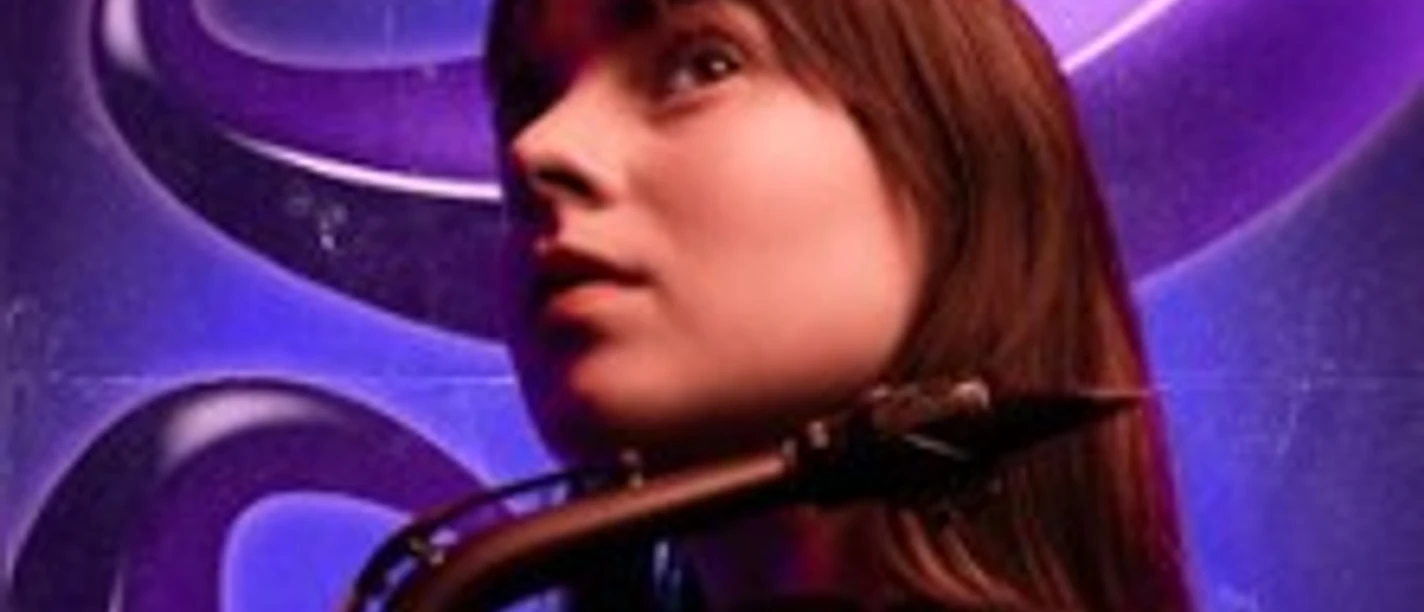 Junge Person mit Saxofon vor leuchtenden violetten Formen