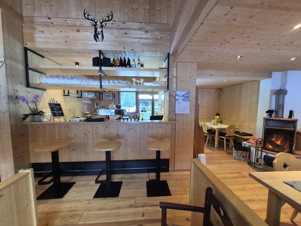 Ammerwald Alm_Theke Innen